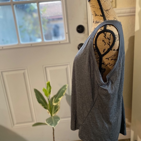 Gray Athletic tank top - Picture 3 of 6